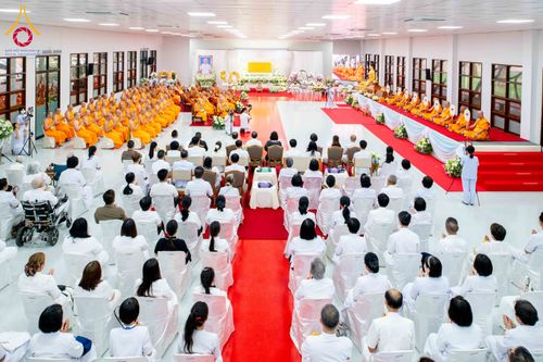 ภาพ No.314546:วันศุกร์ที่ 20 มีนาคม พ.ศ. 2569 พิธีบำเพ็ญกุศล คุณพ่อณรงค์ จินตมากุล โยมบิดา พระครูปลัดรัตนวีรวัฒน์ (รังสฤษดิ์ อิทฺธิจินตโก) ที่ปรึกษาเจ้าคณะจังหวัดปทุมธานี เจ้าอาวาสวัดพระธรรมกาย  ณ ห้องปลูกศรัทธา 2 วัดพระธรรมกาย ปทุมธานี