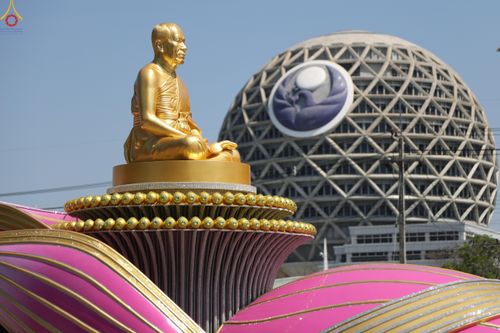 ภาพ No.304671:วันที่ 25 มกราคม พ.ศ. 2569 พิธีต้อนรับพระธรรมยาตรา (ภาพชุดที่ 2) รร.สามัคคีราษฏร์บำรุง-วัดพระธรรมกาย ในโครงการธรรมยาตรา กตัญญูบูชา มหาปูชนียาจารย์ พระมงคลเทพมุนี(สด จนฺทสโร) พระผู้ปราบมาร อนุสรณ์สถาน 7 แห่ง ปีที่ 14