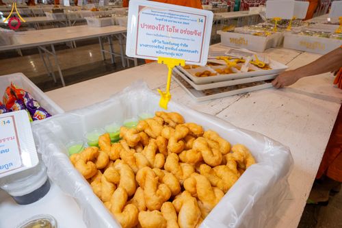 ภาพ No.303942:วันที่ 28 มกราคม พ.ศ. 2569 พิธีถวายภัตตาหารเป็นสังฆทาน แด่พระธรรมยาตรา ณ วัดพระธรรมกาย  จังหวัดปทุมธานี ในโครงการธรรมยาตรา กตัญญูบูชา มหาปูชนียาจารย์ พระมงคลเทพมุนี(สด จนฺทสโร) พระผู้ปราบมาร อนุสรณ์สถาน 7 แห่ง ปีที่ 14