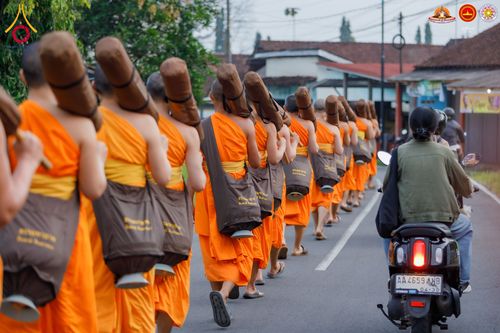 ภาพ No.280052:วันที่ 31 ธันวาคม พ.ศ. 2568 เดินธรรมยาตราที่บรมพุทธโธ อินโดนีเซีย