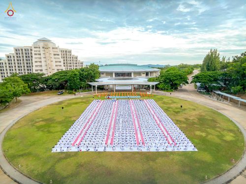 ภาพ No.340952:วันที่ 26 กรกฎาคม พ.ศ. 2569 โครงการพัฒนาคุณธรรม จริยธรรม สำหรับนักเรียนนายสิบตำรวจ (นสต.) รุ่นที่ 17 ศูนย์ฝึกอบรมตำรวจภูธรภาค 1 ได้จัดกิจกรรม ตักบาตรเพื่อน้อมอุทิศถวายเพื่อเป็นพระราชกุศลฯ  และปฏิบัติธรรม ติวธรรมมะ ณ ศูนย์ปฏิบัติธรรมเวิล์ดพีช วัลเล่ย์ (Wo