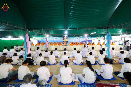 ภาพ No.301060:วันที่ 23 มกราคม พ.ศ. 2569 พิธีถวายภัตตาหารเป็นสังฆทาน แด่พระธรรมยาตรา ณ อนุสรณ์สถานบางปลา วัดบางปลา อำเภอบางเลน จังหวัดนครปฐม ในโครงการธรรมยาตรา กตัญญูบูชา มหาปูชนียาจารย์ พระมงคลเทพมุนี(สด จนฺทสโร) พระผู้ปราบมาร อนุสรณ์สถาน 7 แห่ง ปีที่ 14