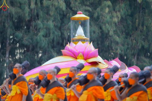 ภาพ No.106253:พระธรรมยาตราร่วมปฏิบัติธรรม และถ่ายภาพหมู่ประวัติศาสตร์ ในโครงการธรรมยาตรากตัญญูบูชา มหาปูชนียาจารย์ พระมงคลเทพมุนี(สด จนฺทสโร) พระผู้ปราบมาร  อนุสรณ์สถาน 7 แห่ง ปีที่ 12  วันที่ 4 มกราคม พ.ศ. 2567  ณ อนุสรณ์สถานมหาวิหารพระมงคลเทพมุนี จ.สุพรรณบุรี