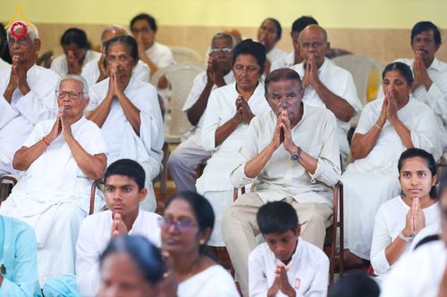 ภาพ No.317832:วันที่ 1 เมษายน พ.ศ. 2569 พิธีสวดธัมมจักกัปปวัตตนสูตรนานาชาติ ในวันพระใหญ่ ขึ้น 15 ค่ำ เดือน 5 (Poya Day)  ณ ศรีธรรมนันทะปิริเวนะ เเละ  วัดวิมลวิหาร นาวละ ประเทศศรีลังกา