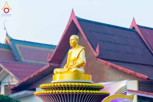 ภาพ No.297405:วันที่ 15 มกราคม พ.ศ.2569 พระธรรมยาตราปฏิบัติธรรมและถ่ายภาพหมู่ประวัติศาสตร์ อนุสรณ์สถานลำดับที่ 4 สถานที่เกิดด้วยกายธรรม  ณ วัดโบสถ์บน ต.บางคูเวียง จ.นนทบุรี ในโครงการธรรมยาตรา กตัญญูบูชา มหาปูชนียาจารย์ พระมงคลเทพมุนี(สด จนฺทสโร) พระผู้ปราบมาร อนุสรณ์ส