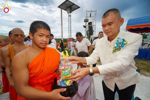 ภาพ No.330360:วันเสาร์ที่ 30 พฤษภาคม พ.ศ.2569 พิธีทำบุญฉลองครบรอบ 117 ปี เมืองเชียงดาว  ตักบาตรพระ 1,112 รูป และ พิธีทักษิณานุปาทานแด่พระนเรศวรมหาราช ณ ตลาดฟ้าเพียงดาว อ.เชียงดาว จ.เชียงใหม่