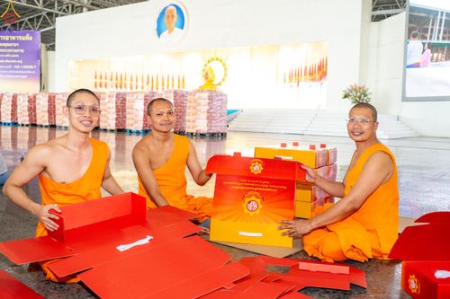 ภาพ No.320481:วันที่ 10 เมษายน พ.ศ.2569 การเตรียมกล่องไทยธรรม เพื่องานถวายมหาสังฆทาน 40,000 กว่าวัดทั่วประเทศ วันคุ้มครองโลก 22 เมษายน พ.ศ.2569 วัดพระธรรมกาย