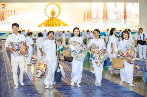 ภาพ No.345481:วันพฤหัสบดีที่ 27 สิงหาคม พ.ศ.2569 พิธีตักบาตรในวันธรรมชัย ณ สภาธรรมกายสากล วัดพระธรรมกาย ปทุมธานี