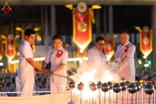 ภาพ No.312186:วันอังคารที่ 3 มีนาคม พ.ศ.2569 พิธีเวียนประทักษิณและจุดมาฆประทีป ณ ลานธรรมพระมหาธรรมกายเจดีย์ วัดพระธรรมกาย