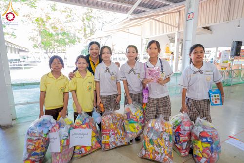 ภาพ No.291099:วันจันทร์ที่ 5 มกราคม พ.ศ. 2569  วัดพระธรรมกาย มูลนิธิธรรมกาย  จัดพิธีมอบของขวัญสนับสนุนการจัดกิจกรรมงานวันเด็กแห่งชาติ ประจำปี พ.ศ. 2569 ให้แก่องค์กรภาคีเครือข่ายกว่า 200 องค์กร ณ วัดพระธรรมกาย อ.คลองหลวง จ.ปทุมธานี