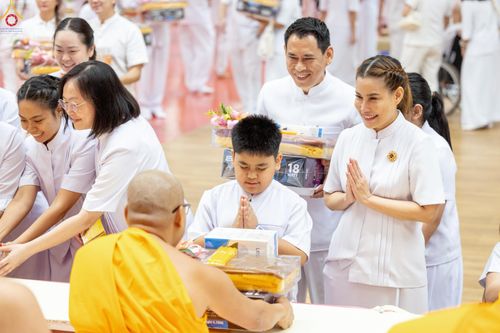 ภาพ No.341830:วันพุธที่ 29 กรกฎาคม พ.ศ. 2569 พิธีถวายผ้าอาบน้ำฝน เทียนพรรษาและประทีปโคมไฟ ณ ห้องแก้วสารพัดนึก 2 สภาธรรมกายสากล วัดพระธรรมกาย