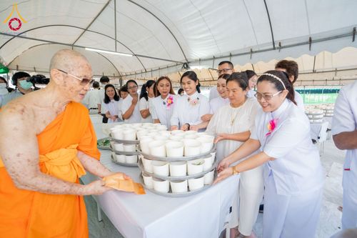 ภาพ No.297967:วันที่ 19 มกราคม พ.ศ. 2569 พิธีถวายภัตตาหารเป็นสังฆทาน แด่พระธรรมยาตรา ณ อนุสรณ์สถานบางปลา วัดบางปลา อำเภอบางเลน จังหวัดนครปฐม ในโครงการธรรมยาตรา กตัญญูบูชา มหาปูชนียาจารย์ พระมงคลเทพมุนี(สด จนฺทสโร) พระผู้ปราบมาร อนุสรณ์สถาน 7 แห่ง ปีที่ 14