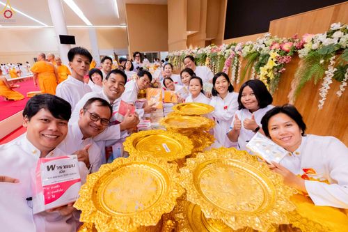 ภาพ No.343725:วันที่ 16 สิงหาคม พ.ศ.2569 พิธีถวายคิลานเภสัช และอุปกรณ์ทางการแพทย์ ณ ห้องแก้วสารพัดนึก2 วัดพระธรรมกาย