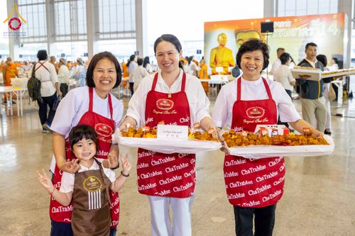 ภาพ No.306861:วันที่ 31 มกราคม พ.ศ. 2569 พิธีถวายภัตตาหารเป็นสังฆทาน แด่พระธรรมยาตรา ณ วัดพระธรรมกาย  จังหวัดปทุมธานี ในโครงการธรรมยาตรา กตัญญูบูชา มหาปูชนียาจารย์ พระมงคลเทพมุนี(สด จนฺทสโร) พระผู้ปราบมาร อนุสรณ์สถาน 7 แห่ง ปีที่ 14