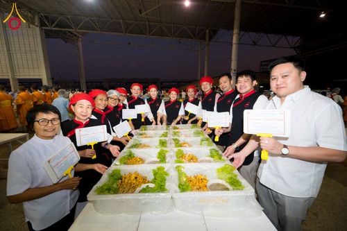 ภาพ No.303786:วันที่ 28 มกราคม พ.ศ. 2569 พิธีถวายภัตตาหารเป็นสังฆทาน แด่พระธรรมยาตรา ณ วัดพระธรรมกาย  จังหวัดปทุมธานี ในโครงการธรรมยาตรา กตัญญูบูชา มหาปูชนียาจารย์ พระมงคลเทพมุนี(สด จนฺทสโร) พระผู้ปราบมาร อนุสรณ์สถาน 7 แห่ง ปีที่ 14