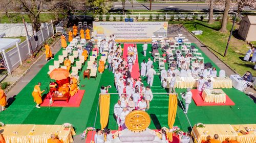 ภาพ No.62509:คณะศิษยานุศิษย์รวมใจสถาปนาและสมโภช ธรรมจักร เพื่ออัญเชิญประดิษฐาน ณ ยอดอุโบสถ 80 ปี หลวงพ่อธัมมชโย วัดพระธรรมกายนิวเจอร์ซี ประเทศสหรัฐอเมริกา  วันอาทิตย์ที่ 7 เมษายน พ.ศ. 2567