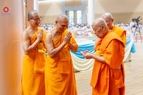 ภาพ No.310620:วันอาทิตย์ที่ 22 กุมภาพันธ์ พ.ศ. 2569 พิธีมุทิตาสักการะในโอกาสอายุวัฒนะมงคล 80 ปี พระพรหมวชิรปัญญาจารย์ (ทองดี สุรเตโช ป.ธ.9) ณ ห้องแก้วสารพัดนึก 2 วัดพระธรรมกาย จ.ปทุมธานี