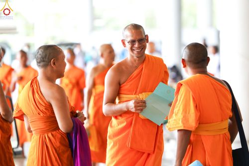 ภาพ No.85054:บรรยากาศการต้อนรับพระสังฆาธิการทั่วประเทศ และพิธีบูชาข้าวพระในวันสมาธิโลก วันอาทิตย์ต้นเดือนที่ 6 สิงหาคม พ.ศ. 2566 ณ สภาธรรมกายสากล วัดพระธรรมกาย