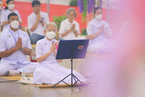 ภาพ No.83623:พิธีวางแผ่นจารึกชื่อและพิธีวางพวงมาลัยสักการะพระประธาน วันอาทิตย์ที่ 16 กรกฎาคม พ.ศ. 2566 ณ รัตนบัลลังก์ สภาธรรมกายสากล วัดพระธรรมกาย