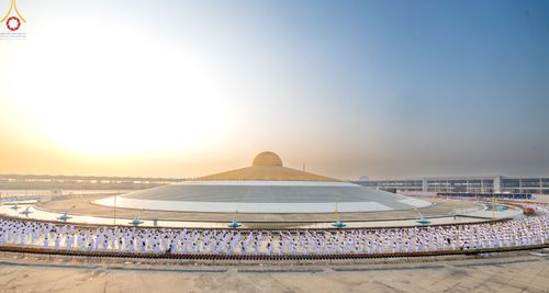 ภาพ No.79709:พิธีเวียนประทักษิณ ณ พระมหาธรรมกายเจดีย์ และพิธีวันทาเจดีย์ ในโครงการบรรพชาสามเณรฟื้นฟูพระพุทธศาสนาทั่วไทย วันเสาร์ที่ 8 เมษายน พ.ศ.2566