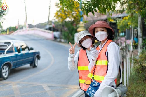 ภาพ No.117117:V.16 เป็นทีม การเตรียมงาน เก็บงาน การรับบุญของเจ้าหน้าที่หน่วยงานต่างๆ เพื่อโครงการธรรมยาตรา กตัญญูบูชามหาปูชนียาจารย์ พระมงคลเทพมุนี (สด จนฺทสโร) พระผู้ปราบมาร อนุสรณ์สถาน 7 แห่ง ปีที่ 12 ระหว่างวันที่ 2 - 31 มกราคม พ.ศ. 2567