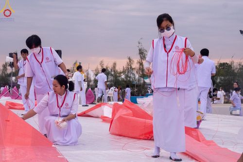 ภาพ No.121012:V.20 เป็นปลื้ม การเตรียมงาน เก็บงาน การรับบุญของเจ้าหน้าที่หน่วยงานต่างๆ เพื่อโครงการธรรมยาตรา กตัญญูบูชา มหาปูชนียาจารย์ พระมงคลเทพมุนี (สด จนฺทสโร) พระผู้ปราบมาร อนุสรณ์สถาน 7 แห่ง ปีที่ 12 ระหว่างวันที่ 2 - 31 มกราคม พ.ศ.2567