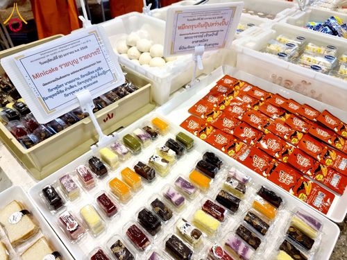 ภาพ No.203837:พิธีถวายภัตตาหารเป็นสังฆทาน แด่พระธรรมยาตรา ณ วัดพระธรรมกาย ตำบลคลองสาม อำเภอคลองหลวง จังหวัดปทุมธานี ในโครงการธรรมยาตรา กตัญญูบูชา มหาปูชนียาจารย์ พระมงคลเทพมุนี(สด จนฺทสโร) พระผู้ปราบมาร อนุสรณ์สถาน 7 แห่ง ปีที่ 13 วันที่ 30 มกราคม พ.ศ. 2568