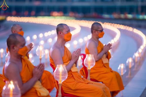 ภาพ No.122139:พิธีจุดประทีปถวายเป็นพุทธบูชา และบูชาธรรมมหาปูชนียาจารย์ พระมงคลเทพมุนี(สด จนฺทสโร) ในโครงการธรรมยาตรา กตัญญูบูชา มหาปูชนียาจารย์ พระมงคลเทพมุนี(สด จนฺทสโร) พระผู้ปราบมาร อนุสรณ์สถาน 7 แห่ง ปีที่ 12 วันที่ 31 มกราคม พ.ศ. 2567 ณ วัดพระธรรมกาย จ.ปทุมธานี