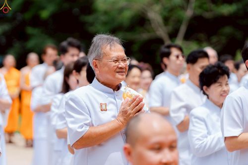 ภาพ No.239340:วันอาทิตย์ที่ 17 สิงหาคม พ.ศ. 2568 พิธีอัญเชิญรูปเหมือนพระมงคลเทพมุนี (สด จันทสโร) ณ ศาลากลางจังหวัดเลย ถึงลานพญานาค สวนสาธารณะกุดป่อง อ.เมือง จ.เลย