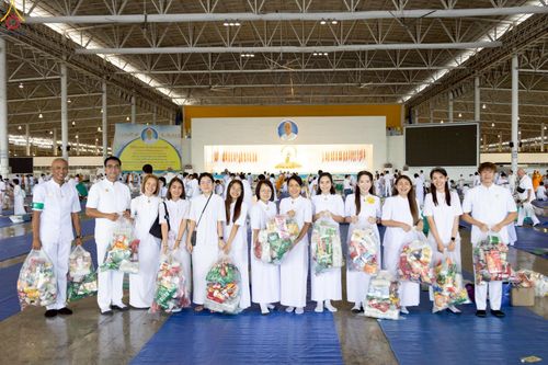 ภาพ No.240563:วันพุธที่ 27 สิงหาคม พ.ศ. 2568 พิธีตักบาตร ในวันธรรมชัย ณ วัดพระธรรมกาย จ.ปทุมธานี