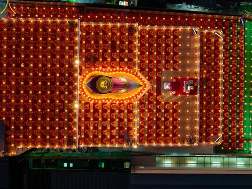 ภาพ No.201735:พิธีจุดประทีปถวายเป็นพุทธบูชา และบูชาธรรมมหาปูชนียาจารย์ ณ อาคารธรรมยาตรา กตัญญูบูชามหาปูชนียาจารย์ ตรงข้ามวัดปากน้ำภาษีเจริญ จ.กรุงเทพมหานคร ในโครงการธรรมยาตรา กตัญญูบูชา มหาปูชนียาจารย์ พระมงคลเทพมุนี(สด จนฺทสโร) พระผู้ปราบมาร อนุสรณ์สถาน 7 แห่ง