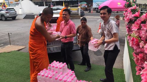 ภาพ No.125972:V.29 ทุ่มเท เพื่อโคราช การเตรียมงานของหน่วยงานต่างฯ เพื่อพิธีทำบุญเมืองนครราชสีมา ฉลอง 556 ปี ตักบาตรพระ 10,000 รูป ในวันเสาร์ที่ 2 มีนาคม พ.ศ.2567 ณ อนุสาวรีย์ท้าวสุรนารี จ.นครราชสีมา จัดโดย คณะสงฆ์จังหวัดนครราชสีมา ร่วมกับสำนักงานจังหวัดนครราชสีมา