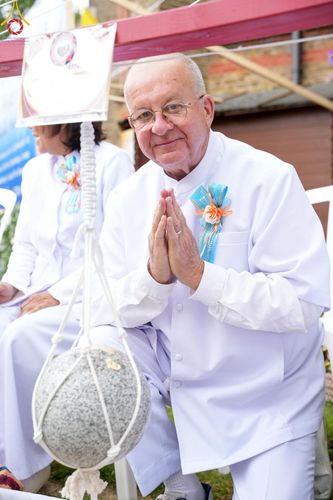 ภาพ No.142737:พิธีพัทธสีมา ประดิษฐานลูกนิมิตมหาสมบัติ สถาปนาอุโบสถวัดพระธรรมกายลอนดอน บูชาธรรม 80 ปี หลวงพ่อธัมมชโย วันเสาร์ที่ 22 มิถุนายน พ.ศ. 2567