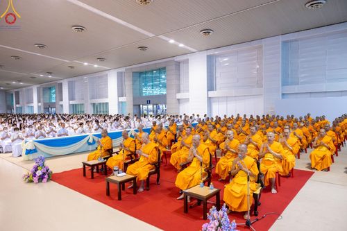 ภาพ No.139230:พิธีตักบาตร , พิธีบูชาข้าวพระ ณ ห้องแก้วสารพัด 1 สภาธรรมกายสากล วัดพระธรรมกาย วันอาทิตย์ต้นเดือนที่ 2 มิถุนายน พ.ศ. 2567