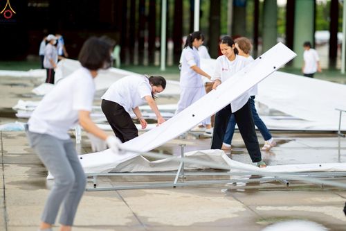 ภาพ No.225221:วันที่ 20 - 27 เมษายน พ.ศ. 2568 "ภาพแห่งความปลื้มที่ไม่มีวันจบ" คณะสงฆ์สามเณร เจ้าหน้าที่ และสาธุชน ร่วมแรงร่วมใจกันเตรียมงานและเก็บงาน เพื่อวันคุ้มครองโลก พิธีถวายมหาสังฆทานคณะสงฆ์ 40,000 กว่าวัดทั่วประเทศ