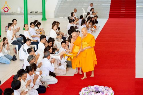 ภาพ No.256349:วันที่ 4 ตุลาคม พ.ศ. 2568 พิธีบรรพชาอุปสมบท  โครงการอุปสมบทหมู่บูชาธรรม 141 ปี  พระมงคลเทพมุนี (สด จนฺทสโร) ณ โบสถ์พระไตรปิฏก วัดพระธรรมกาย จ.ปทุมธานี