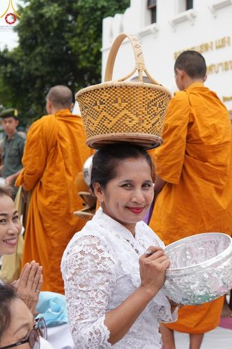 ภาพ No.126208:พิธีทำบุญเมืองนครราชสีมา ฉลอง 556 ปี ตักบาตรพระ 10,000 รูป ในวันเสาร์ที่ 2 มีนาคม พ.ศ.2567 ณ อนุสาวรีย์ท้าวสุรนารี จ.นครราชสีมา จัดโดย คณะสงฆ์จังหวัดนครราชสีมา ร่วมกับสำนักงานจังหวัดนครราชสีมา