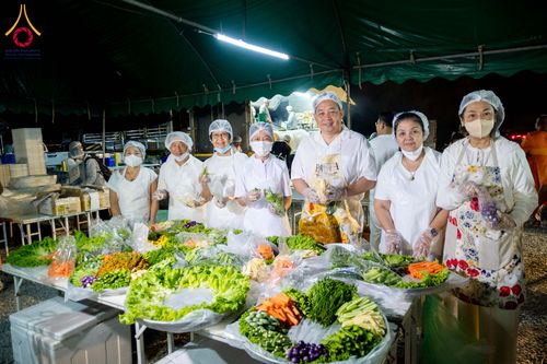 ภาพ No.300952:วันที่ 23 มกราคม พ.ศ. 2569 พิธีถวายภัตตาหารเป็นสังฆทาน แด่พระธรรมยาตรา ณ อนุสรณ์สถานบางปลา วัดบางปลา อำเภอบางเลน จังหวัดนครปฐม ในโครงการธรรมยาตรา กตัญญูบูชา มหาปูชนียาจารย์ พระมงคลเทพมุนี(สด จนฺทสโร) พระผู้ปราบมาร อนุสรณ์สถาน 7 แห่ง ปีที่ 14