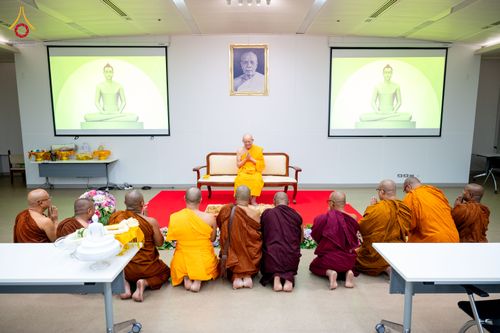 ภาพ No.323389:หลวงพ่อทัตตชีโว รองเจ้าอาวาสวัดพระธรรมกาย ถวายการต้อนรับปฏิสันถารคณะสงฆ์จากประเทศศรีลังกา