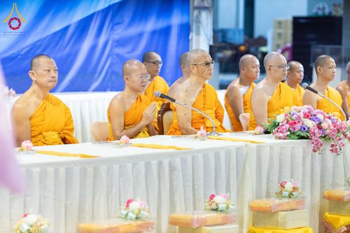 ภาพ No.288831:วันที่ 6 มกราคม พ.ศ. 2569 พิธีถวายภัตตาหารเป็นสังฆทาน แด่พระธรรมยาตรา ในโครงการธรรมยาตรา กตัญญูบูชา มหาปูชนียาจารย์ พระมงคลเทพมุนี(สด จนฺทสโร) พระผู้ปราบมาร อนุสรณ์สถาน 7 แห่ง ปีที่ 14 ณ อนุสรณ์สถานมหาวิหารพระมงคลเทพมุนี (โลตัสแลนด์) อ.สองพี่น้อง จ.สุพรร