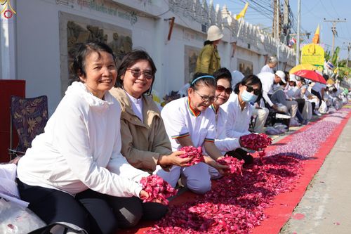 ภาพ No.292755:วันที่ 11 มกราคม พ.ศ. 2569 พิธีต้อนรับพระธรรมยาตรา ณ อนุสรณ์สถานลำดับที่ 3 สถานที่เกิดในเพศสมณะ วัดสองพี่น้อง อำเภอสองพี่น้อง จังหวัดสุพรรณบุรี ในโครงการธรรมยาตรา กตัญญูบูชา มหาปูชนียาจารย์ พระมงคลเทพมุนี(สด จนฺทสโร) พระผู้ปราบมาร อนุสรณ์สถาน 7 แห่ง ปีที