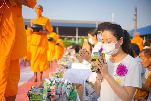 ภาพ No.116172:พิธีตักบาตรพระธรรมยาตรา ณ อนุสรณ์สถานลำดับที่ 4 สถานที่เกิดด้วยกายธรรม วัดโบสถ์(บน) จ.นนทบุรี วันที่ 21 มกราคม พ.ศ. 2567
