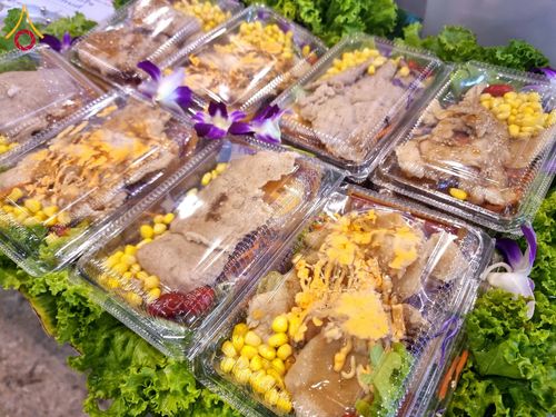 ภาพ No.204418:พิธีถวายภัตตาหารเป็นสังฆทาน แด่พระธรรมยาตรา ณ วัดพระธรรมกาย ตำบลคลองสาม อำเภอคลองหลวง จังหวัดปทุมธานี ในโครงการธรรมยาตรา กตัญญูบูชา มหาปูชนียาจารย์ พระมงคลเทพมุนี(สด จนฺทสโร) พระผู้ปราบมาร อนุสรณ์สถาน 7 แห่ง ปีที่ 13 วันที่ 31 มกราคม พ.ศ. 2568