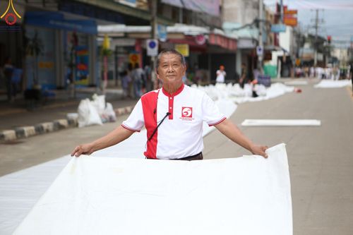 ภาพ No.146373:ตักบาตรพระ 1,384 รูป ทำบุญเมืองฝางครบรอบ 1,383 ปี ถวายเป็นพระราชกุศลแด่พระบาทสมเด็จพระเจ้าอยู่หัว เนื่องในโอกาสพระราชพิธีมหามงคล เฉลิมพระชนมพรรษา 6 รอบ 72 พรรษา วันเสาร์ที่ 27 กรกฎาคม พ.ศ.2567  ณ ถนนหน้าที่ว่าการอำเภอฝาง จ.เชียงใหม่