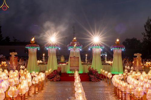 ภาพ No.192768:พิธีจุดประทีปถวายเป็นพุทธบูชา และบูชาธรรมมหาปูชนียาจารย์ ณ อนุสรณ์สถานคลองบางนางแท่น อ.สามพราน จ.นครปฐม ในโครงการธรรมยาตรา กตัญญูบูชา มหาปูชนียาจารย์ พระมงคลเทพมุนี(สด จนฺทสโร) พระผู้ปราบมาร อนุสรณ์สถาน 7 แห่ง ปีที่ 13 วันที่ 10 มกราคม พ.ศ. 2568