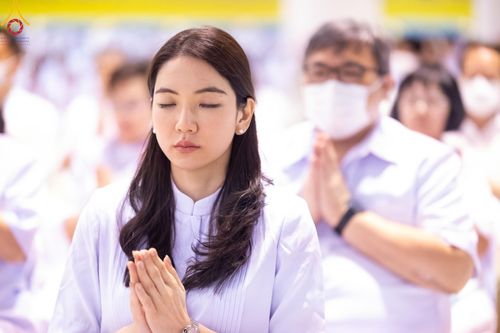 ภาพ No.177708:พิธีตักบาตรและพิธีบูชาข้าวพระ ในวันอาทิตย์ต้นเดือนที่ 1 ธันวาคม พ.ศ. 2567 ณ สภาธรรมกายสากล วัดพระธรรมกาย