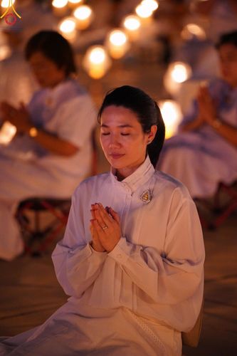 ภาพ No.279364:พิธีจุดวิสาขประทีป พิธีเวียนประทักษิณ ในวันวิสาขบูชา พุธที่ 22 พฤษภาคม พ.ศ. 2567 ( วันพระขึ้น 15 ค่ำ เดือน 6 ) ณ ลานธรรม พระมหาธรรมกายเจดีย์ วัดพระธรรมกาย จ.ปทุมธานี