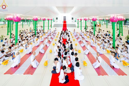 ภาพ No.156796:พิธีบรรพชาอุปสมบท ธรรมทายาท โครงการอุปสมบทหมู่บูชาธรรมครบรอบ 107 ปี วันครูผู้ค้นพบวิชชาธรรมกาย ณ โบสถ์พระไตรปิฏก วัดพระธรรมกาย วันเสาร์ที่ 14 กันยายน พ.ศ. 2567