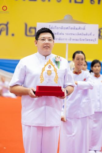 ภาพ No.147185:พิธีมุทิตาสักการะพระภิกษุ ผู้สอบได้เปรียญธรรม 9 ประโยคระดับโลกปีที่ 36, พิธีมอบโล่เกียรติยศและทุนการศึกษา สำนักเรียนบาลีดีเด่นทั่วประเทศ, พิธีถวายมหาสังฆทานคณะสงฆ์ 2,000 กว่าวัด ทั่วประเทศ ปีที่ 24, พิธีถวายไทยธรรมคณะสงฆ์ 323 วัด 4 จังหวัดชายแดนภาคใต้