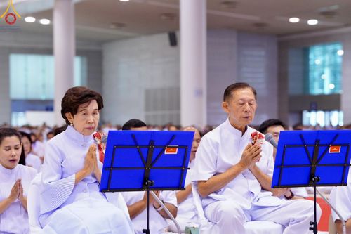 ภาพ No.167624:พิธีตักบาตรและพิธีบูชาข้าวพระ ในวันอาทิตย์ที่ 3 พฤศจิกายน พ.ศ. 2567 ณ วัดพระธรรมกาย